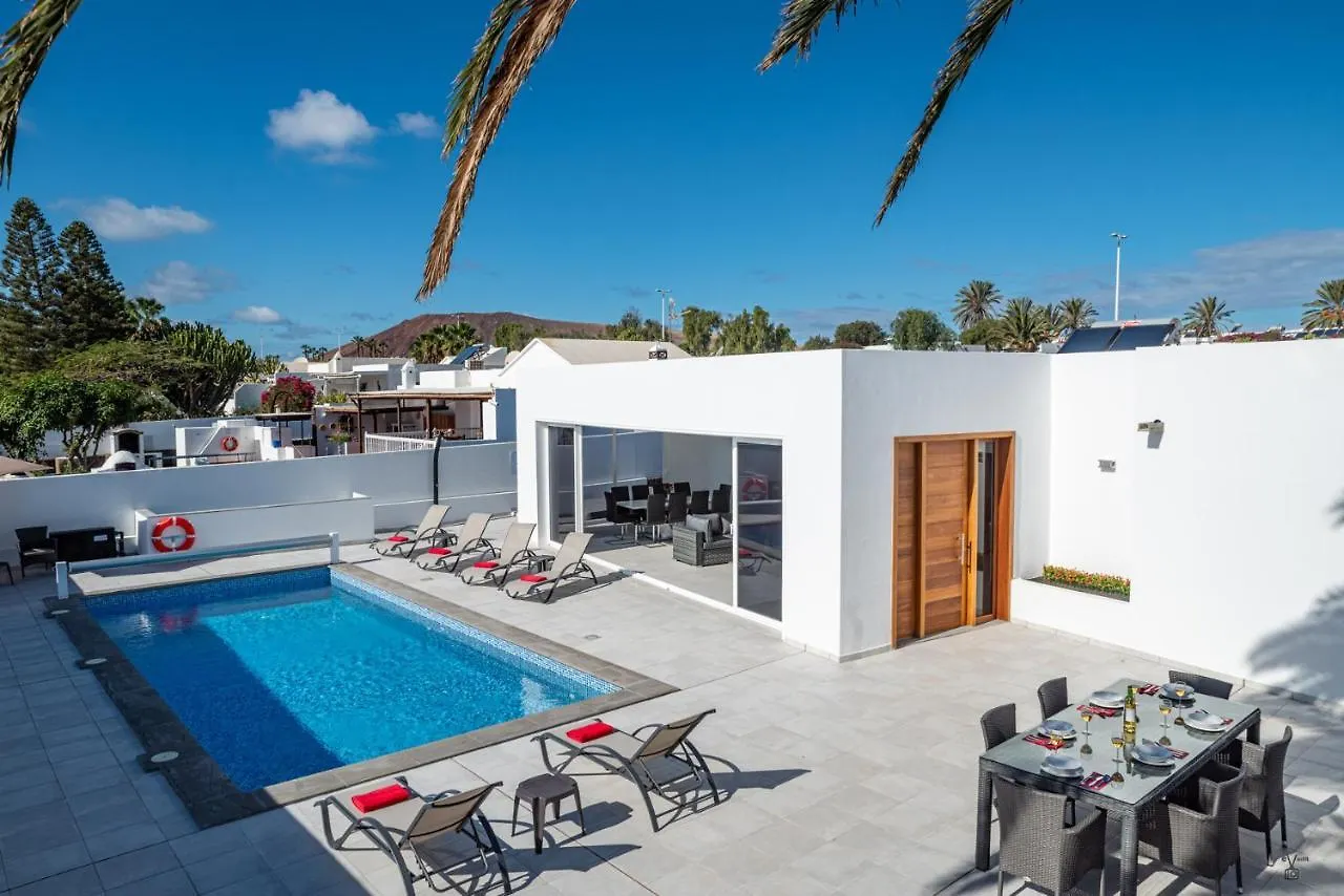 Villa Rossa - Villas Now - Lh215 By Villas Now Ltd Playa Blanca  Spain