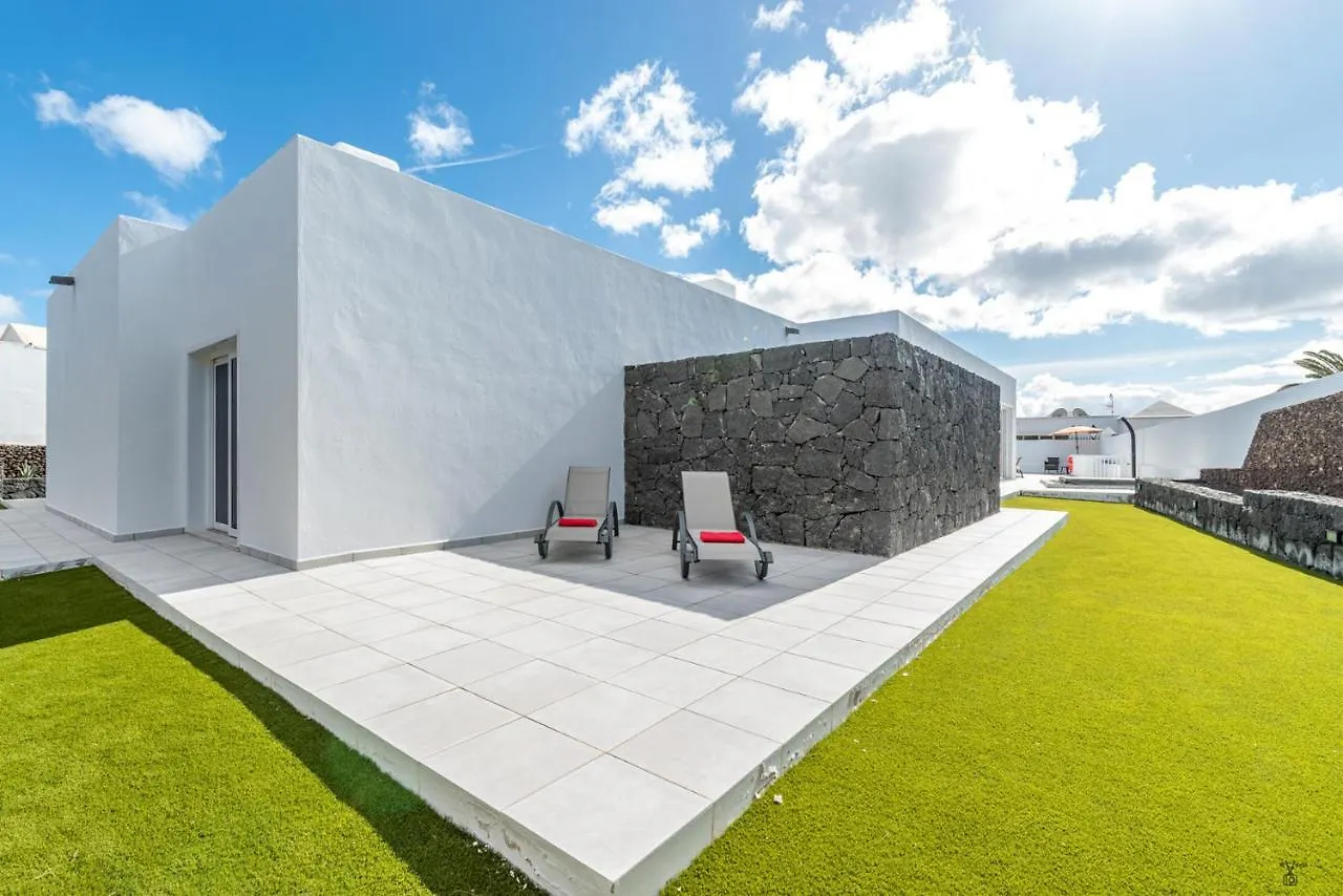 Villa Rossa - Villas Now - Lh215 By Villas Now Ltd Playa Blanca  Spain
