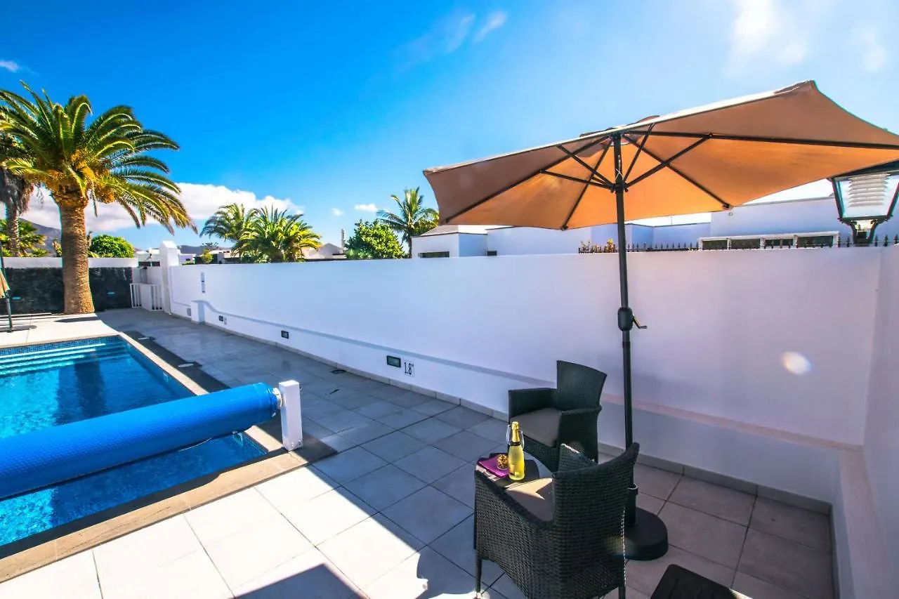 Villa Rossa - Villas Now - Lh215 By Villas Now Ltd Playa Blanca  Spain
