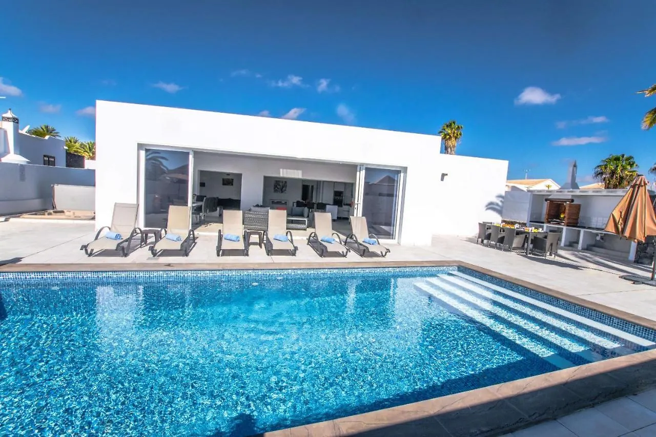Villa Rossa - Villas Now - Lh215 By Villas Now Ltd Playa Blanca  Spain