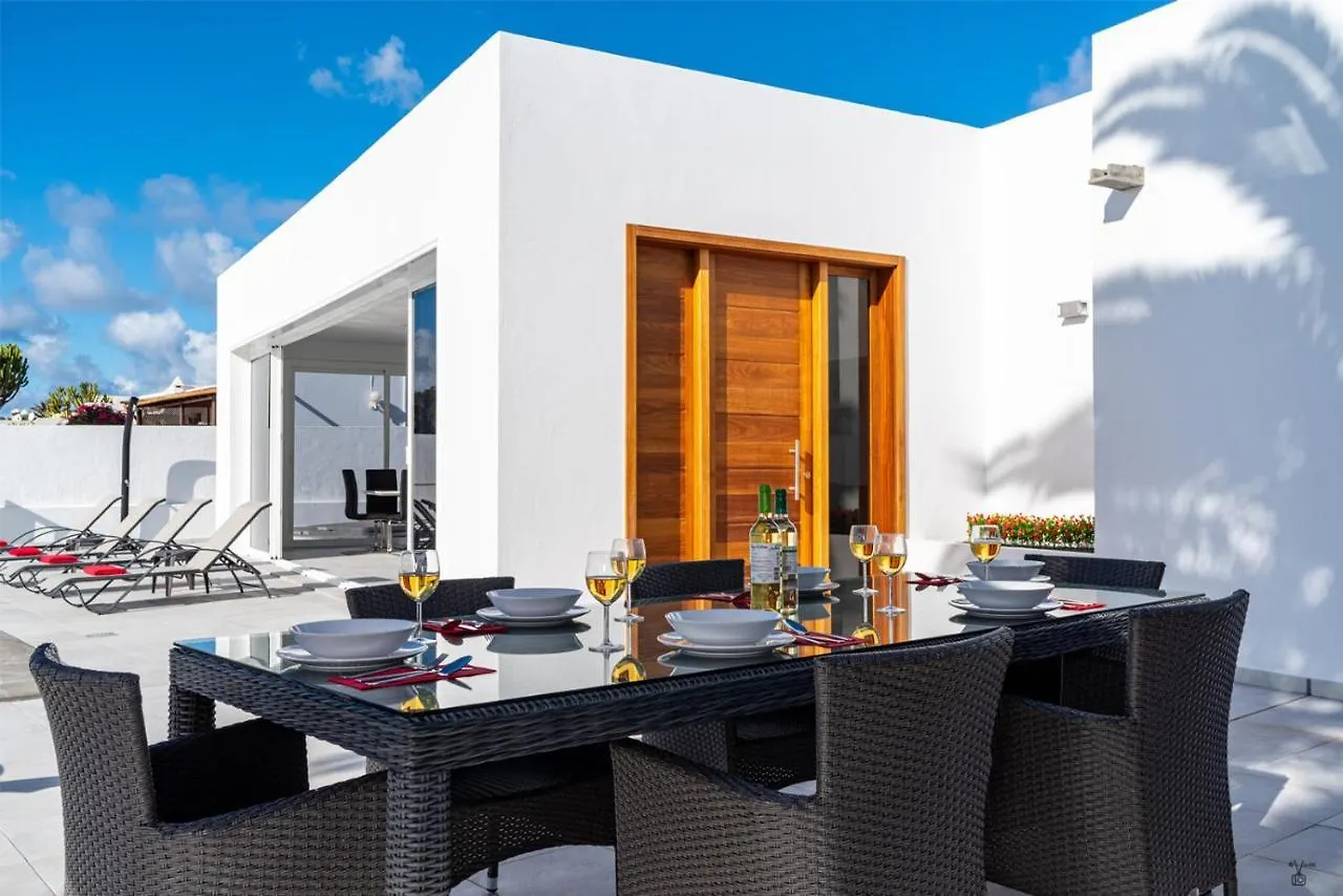 Villa Rossa - Villas Now - Lh215 By Villas Now Ltd Playa Blanca