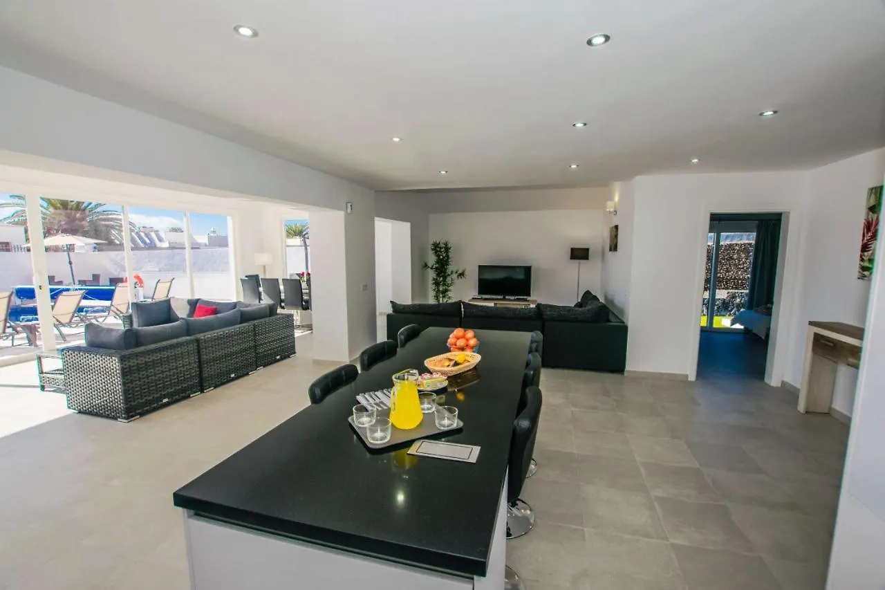 Villa Rossa - Villas Now - Lh215 By Villas Now Ltd Playa Blanca