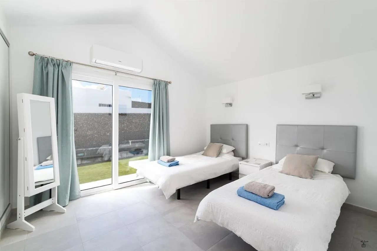 Villa Rossa - Villas Now - Lh215 By Villas Now Ltd Playa Blanca  Spain